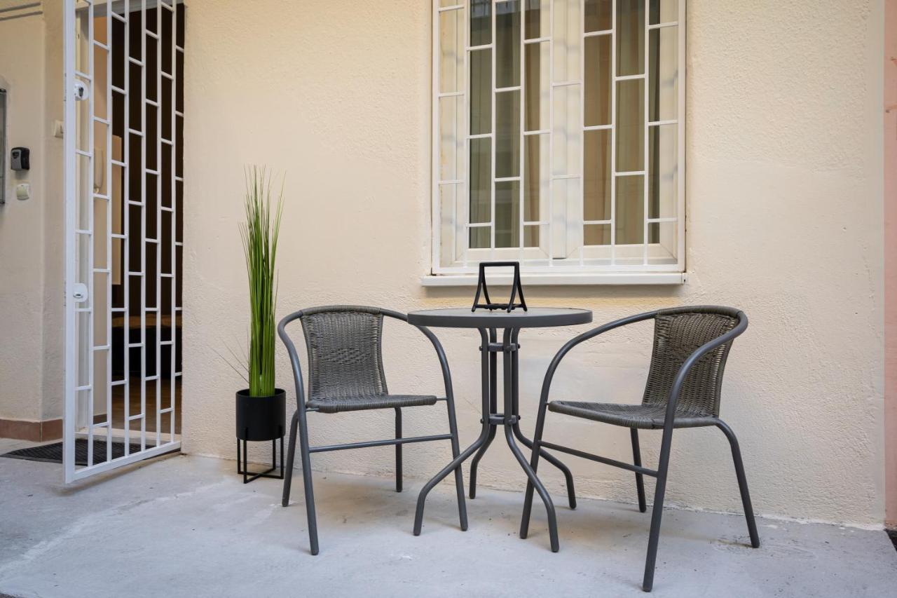 K10 - Kazinczy Street Heritage - Location By Bqa Apartament