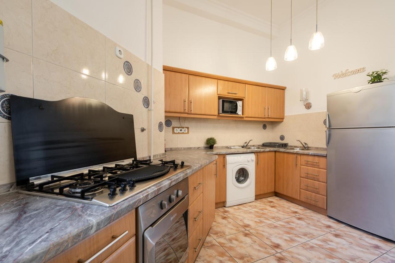 K10 - Kazinczy Street Heritage - Location By Bqa Apartament *